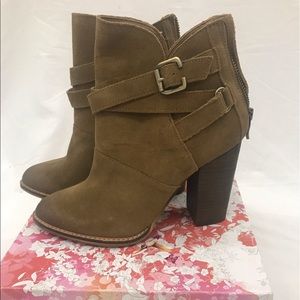 Chinese Laundry Tan Short Boot